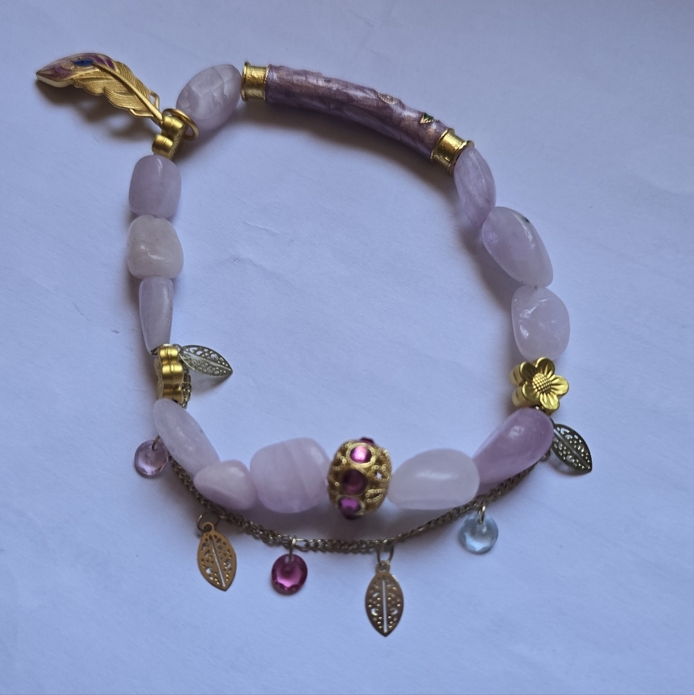 Elegant Pink and Gold Beaded Bracelet